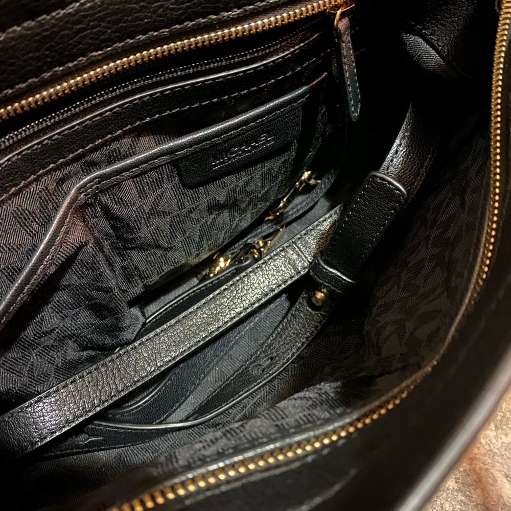 Authentic Michael Kors black leather handbag - Picture 4 of 6